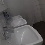 - Youth Vandrerhjem *