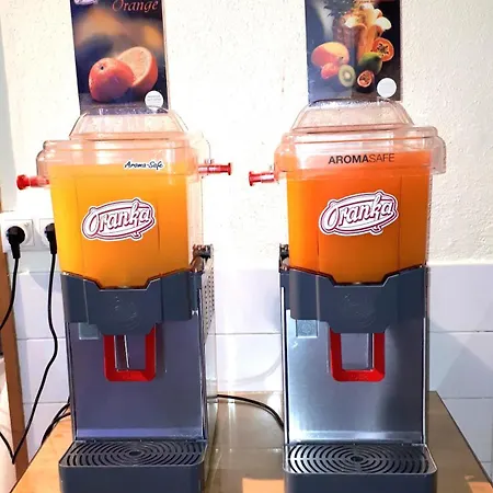 - Youth Auberge de jeunesse *